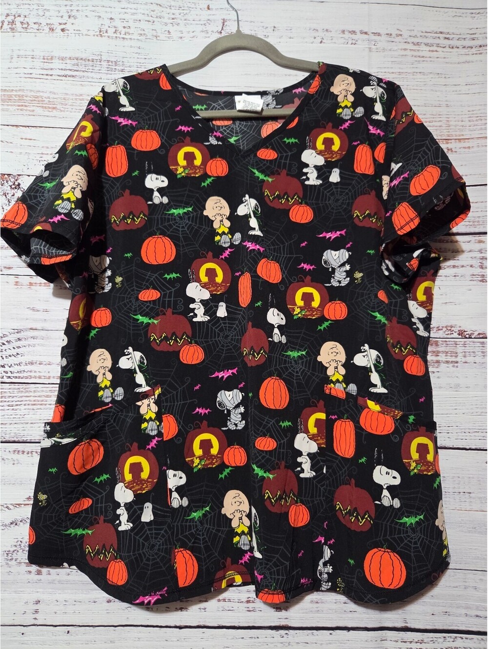 Peanuts Snoopy Halloween Scrub Top Size XL Black Orange Pumpkin Pattern